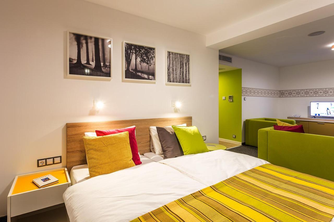 Hotel Compliment Trjavna Buitenkant foto