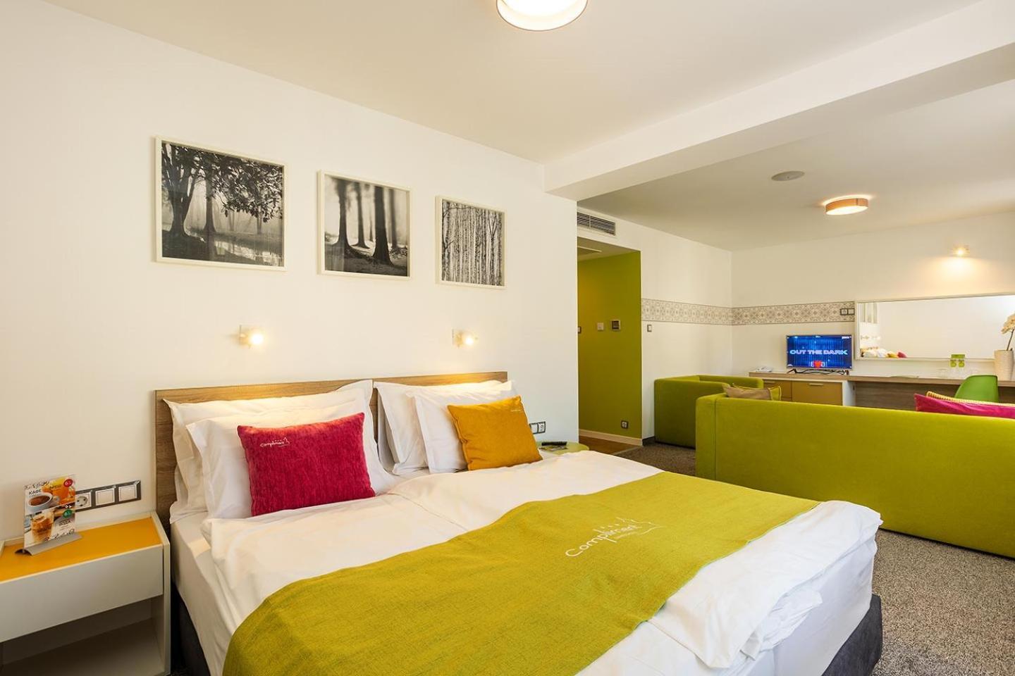 Hotel Compliment Trjavna Buitenkant foto