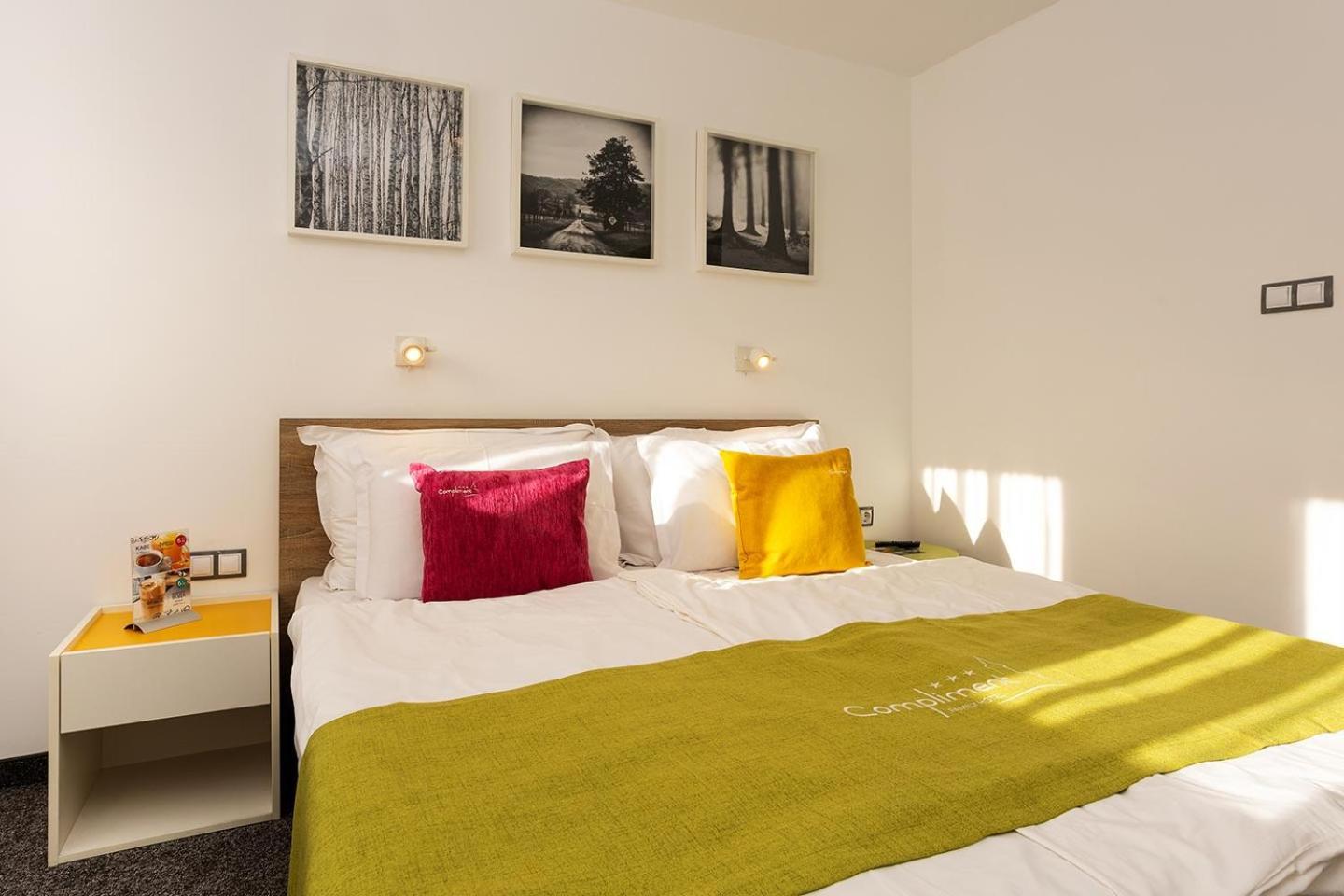 Hotel Compliment Trjavna Buitenkant foto