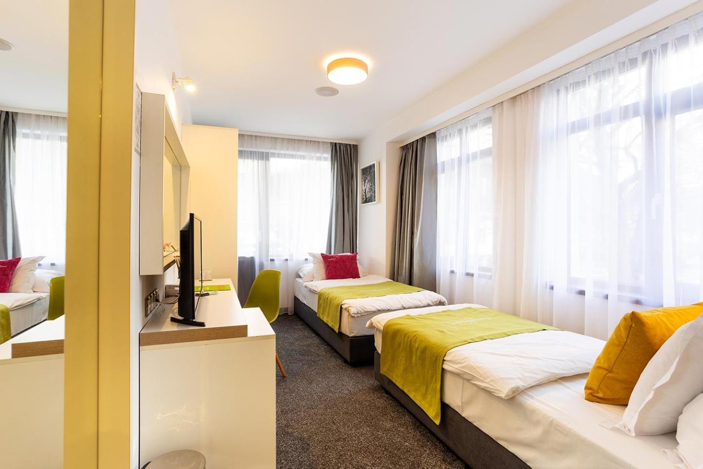 Hotel Compliment Trjavna Buitenkant foto