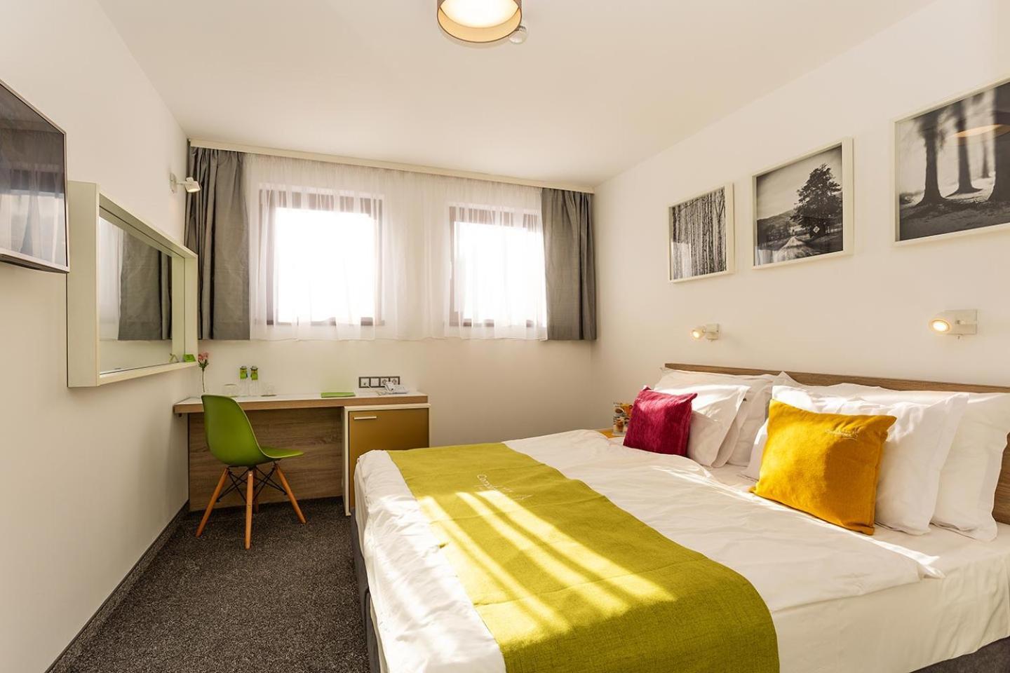 Hotel Compliment Trjavna Buitenkant foto
