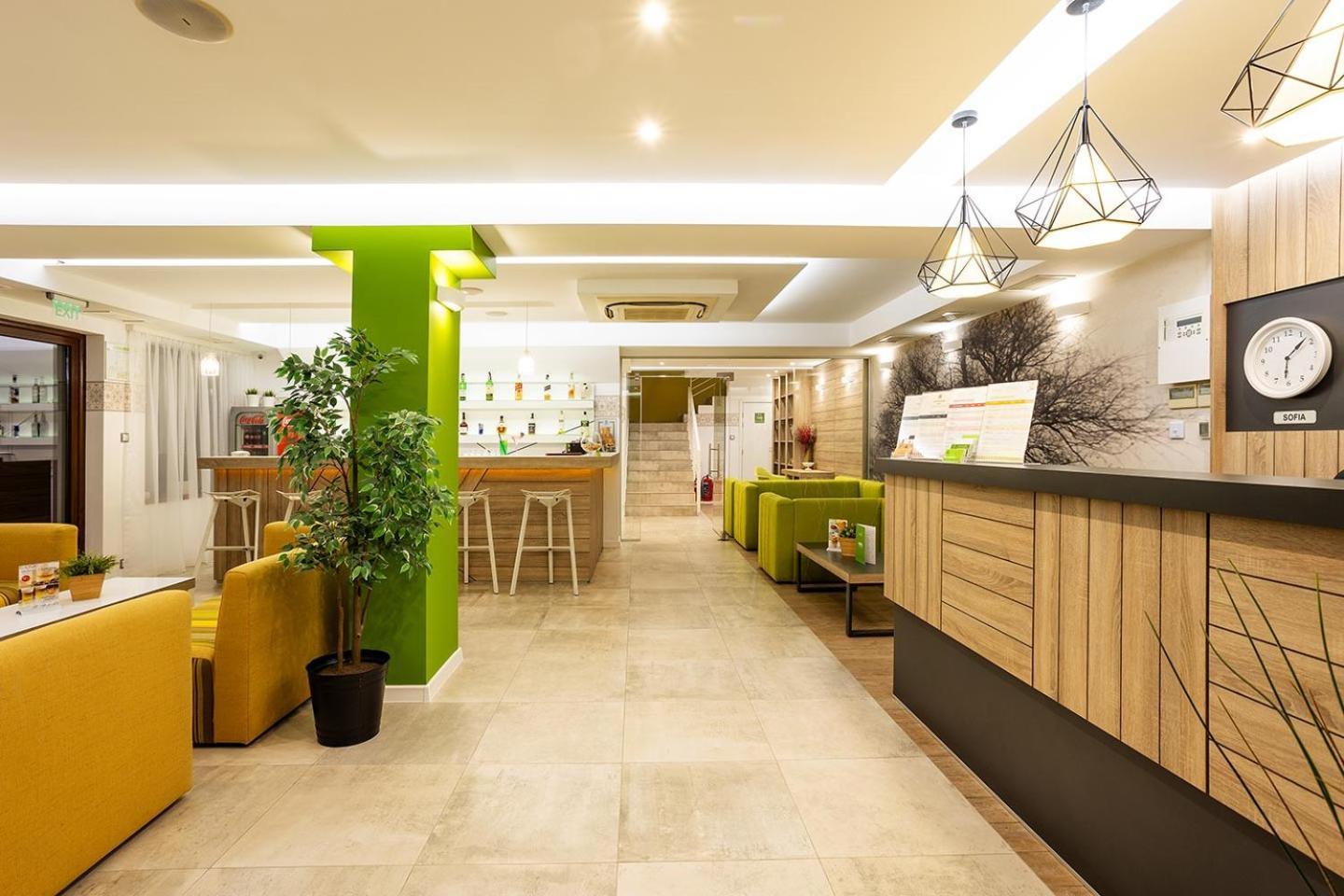 Hotel Compliment Trjavna Buitenkant foto