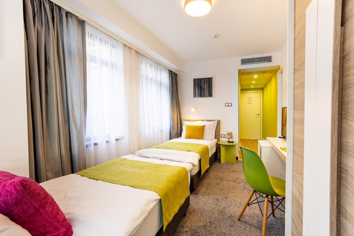 Hotel Compliment Trjavna Buitenkant foto