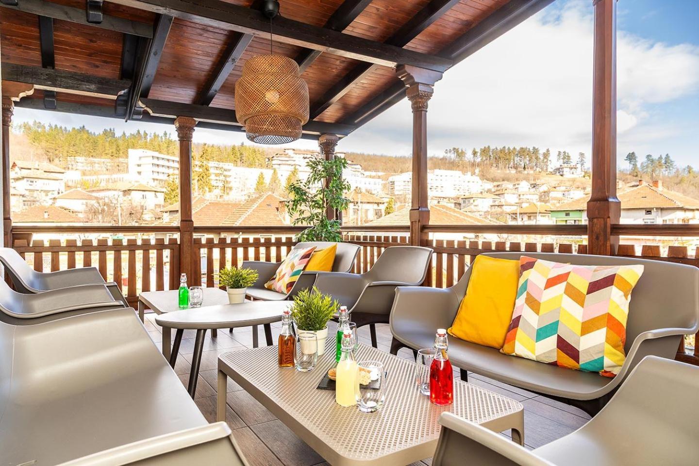 Hotel Compliment Trjavna Buitenkant foto