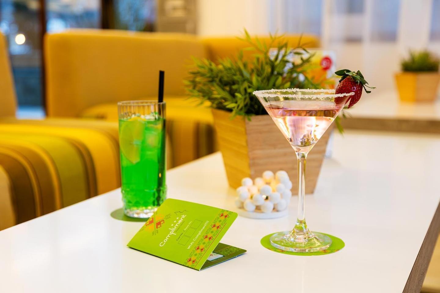 Hotel Compliment Trjavna Buitenkant foto
