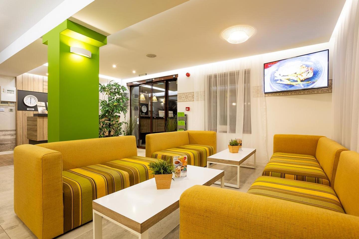 Hotel Compliment Trjavna Buitenkant foto