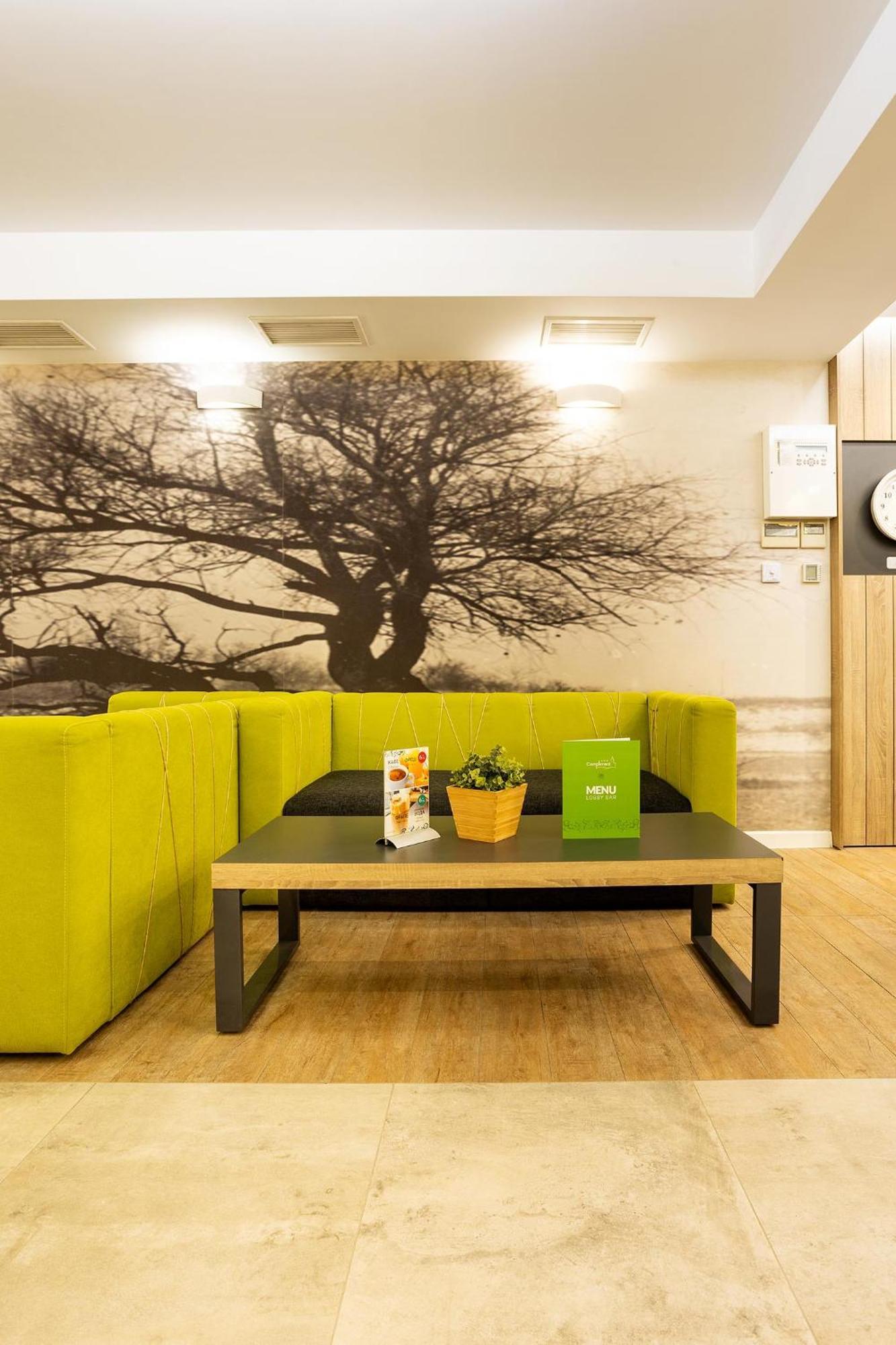 Hotel Compliment Trjavna Buitenkant foto