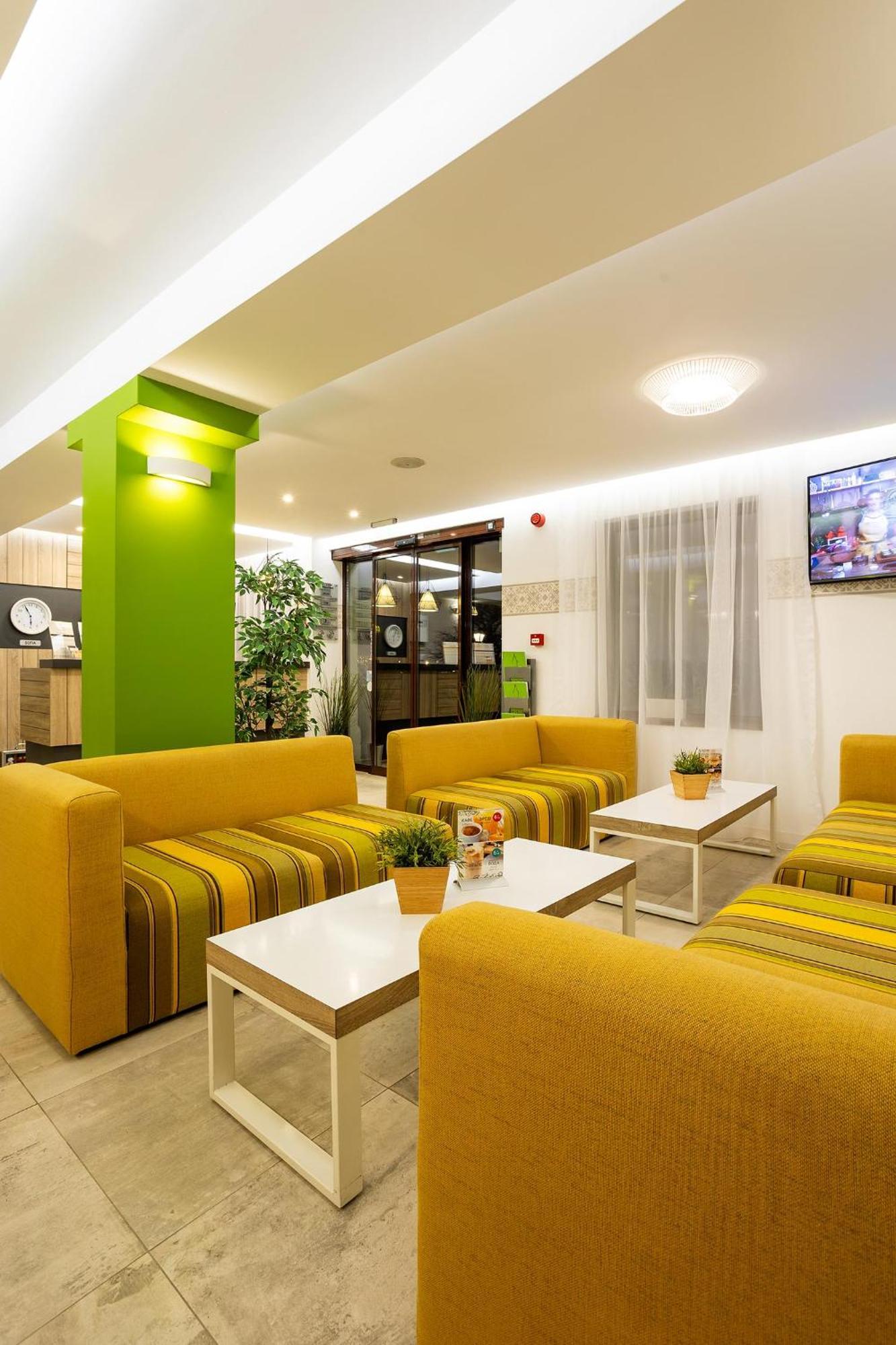 Hotel Compliment Trjavna Buitenkant foto