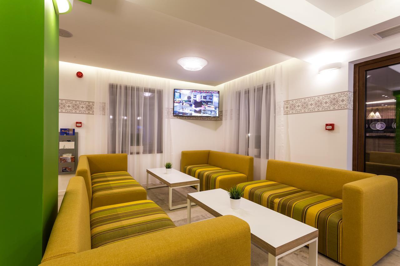 Hotel Compliment Trjavna Buitenkant foto
