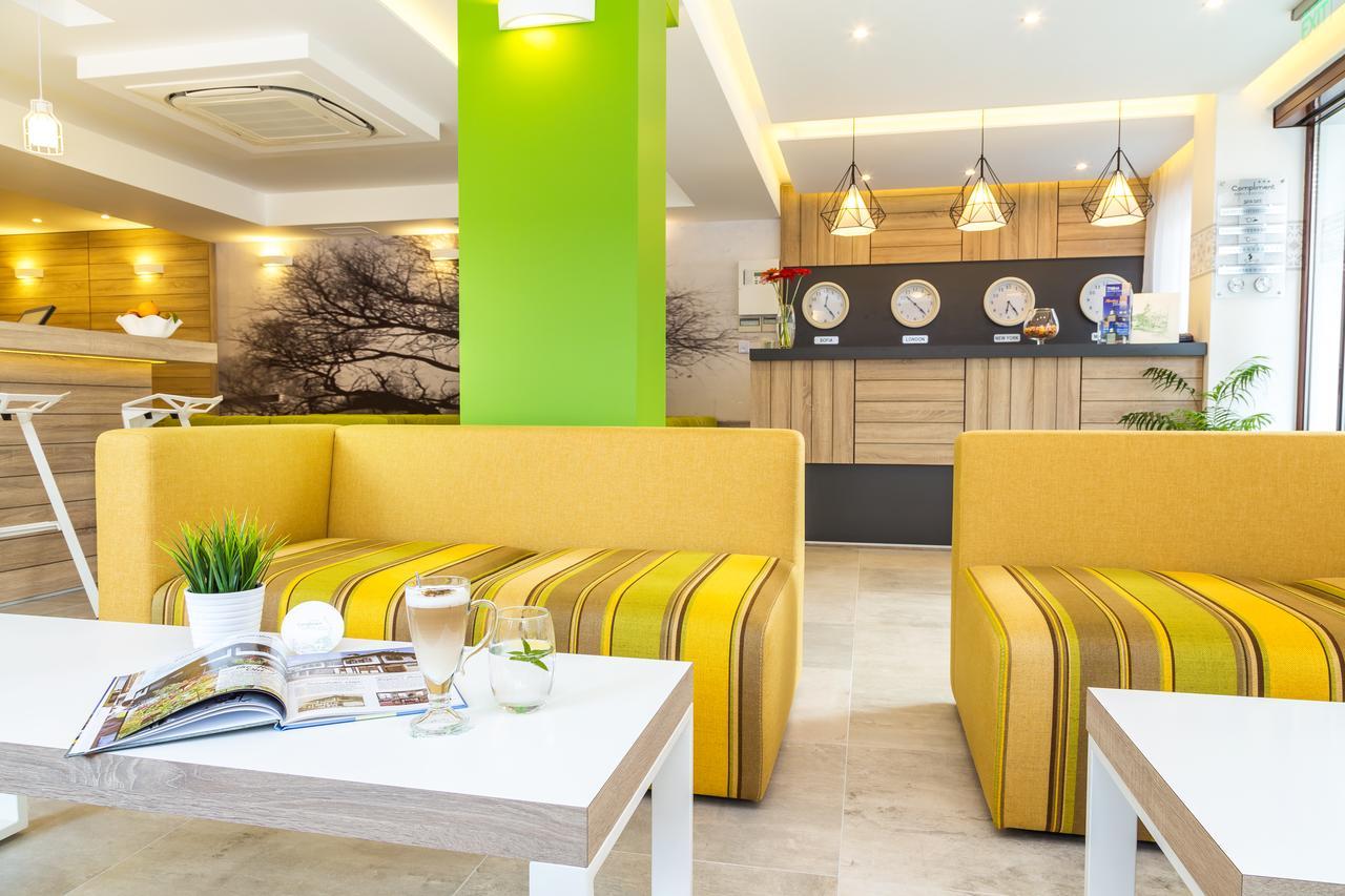Hotel Compliment Trjavna Buitenkant foto