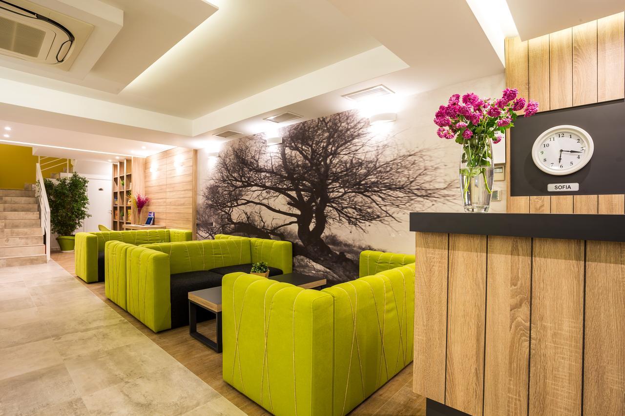 Hotel Compliment Trjavna Buitenkant foto