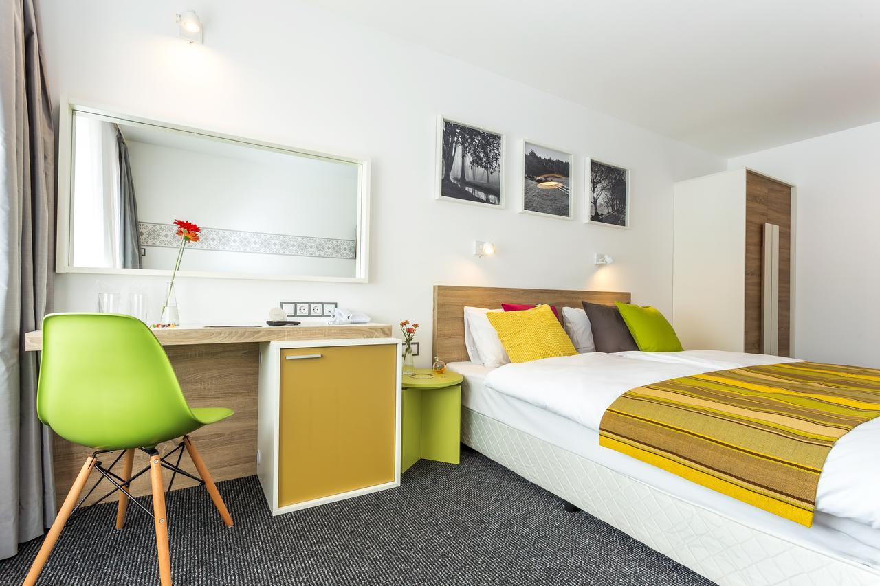Hotel Compliment Trjavna Buitenkant foto