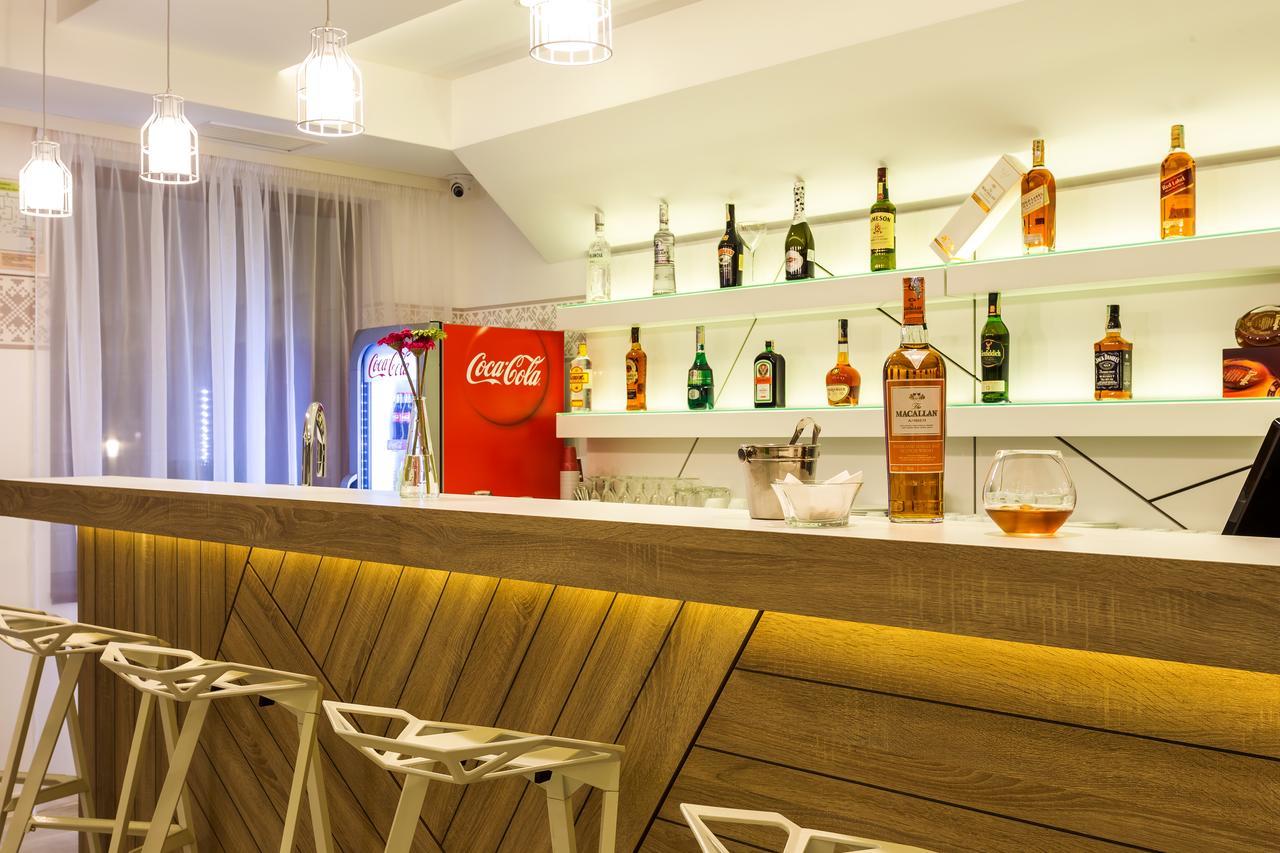 Hotel Compliment Trjavna Buitenkant foto
