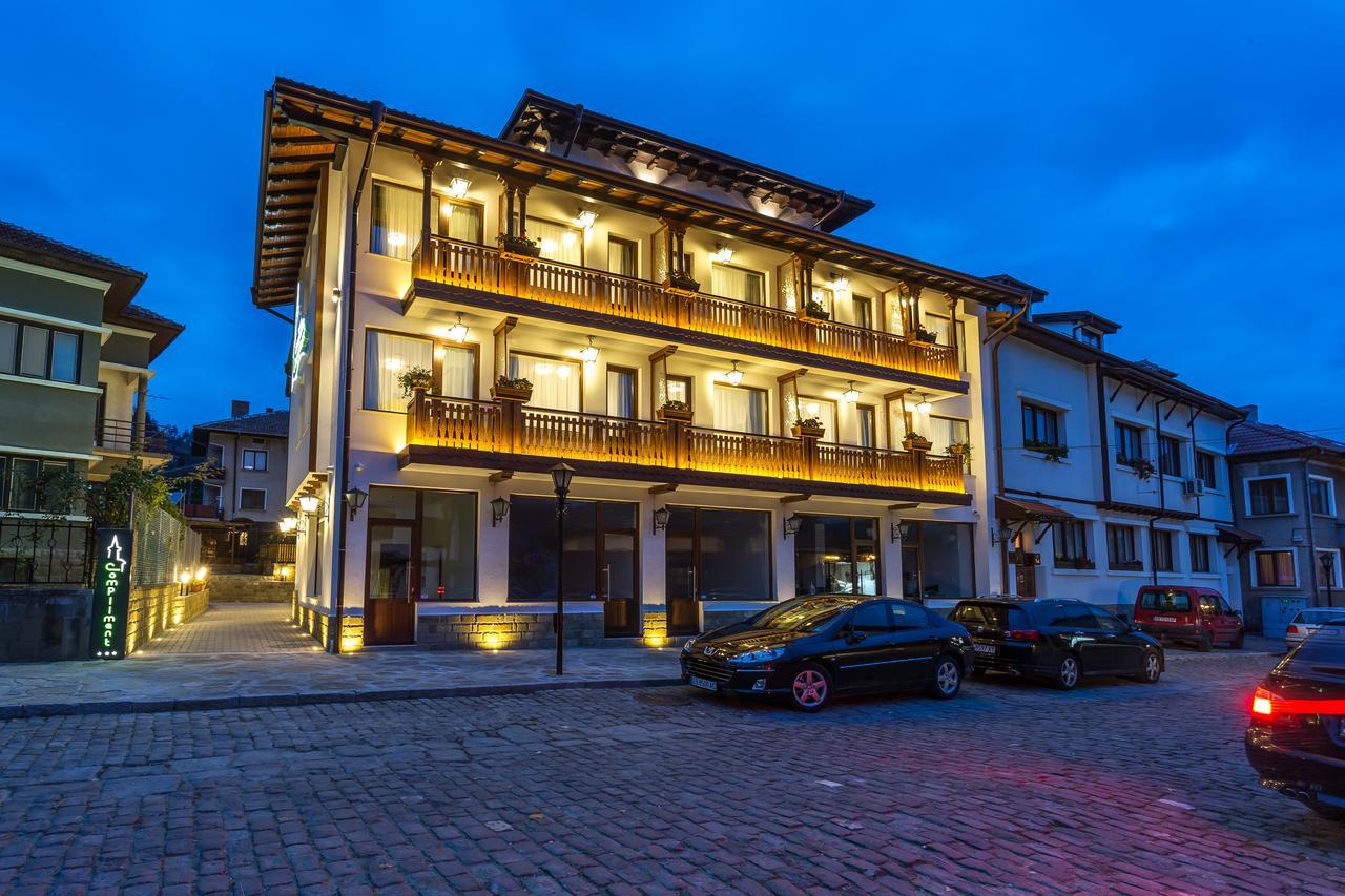 Hotel Compliment Trjavna Buitenkant foto