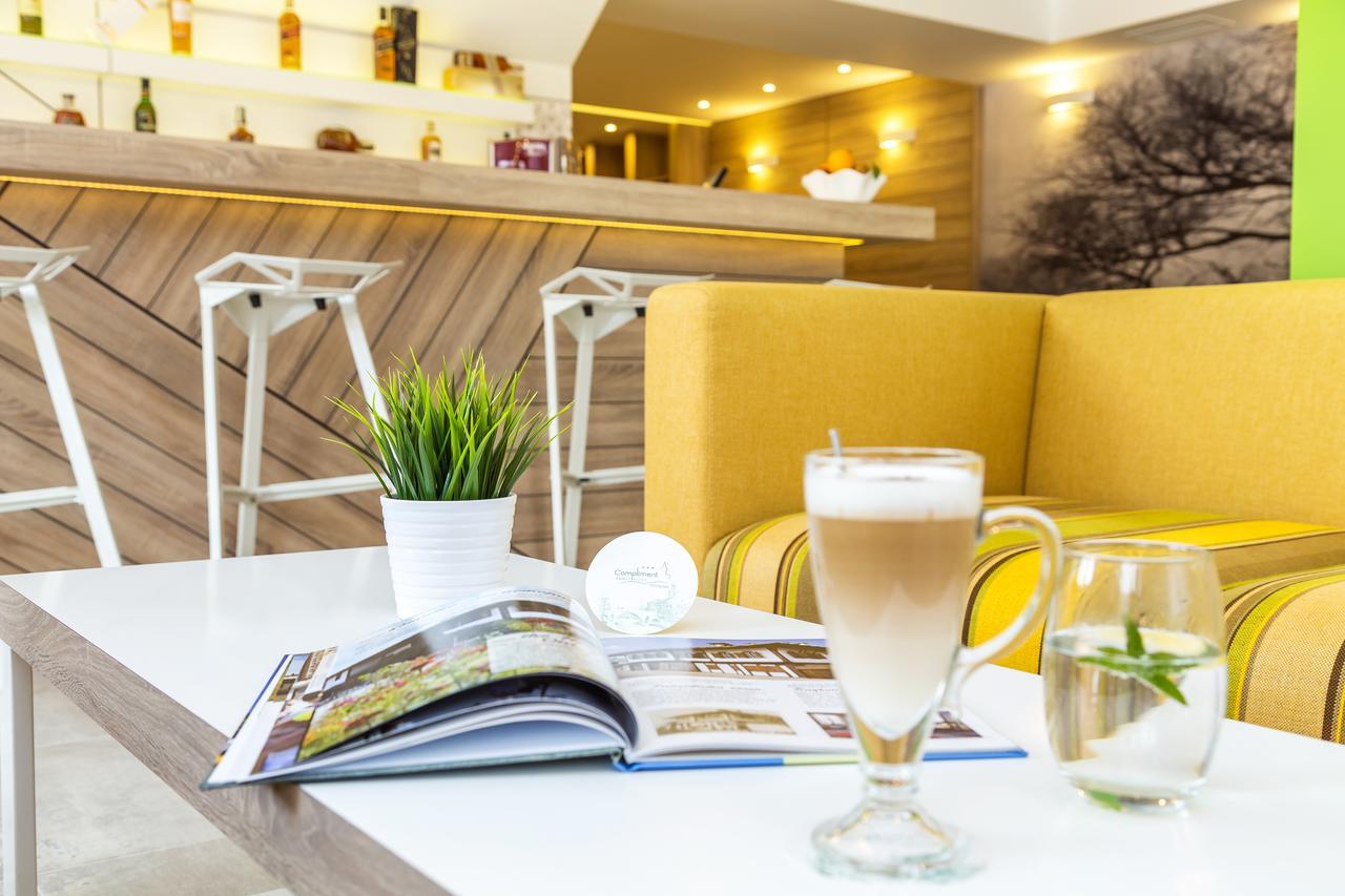 Hotel Compliment Trjavna Buitenkant foto