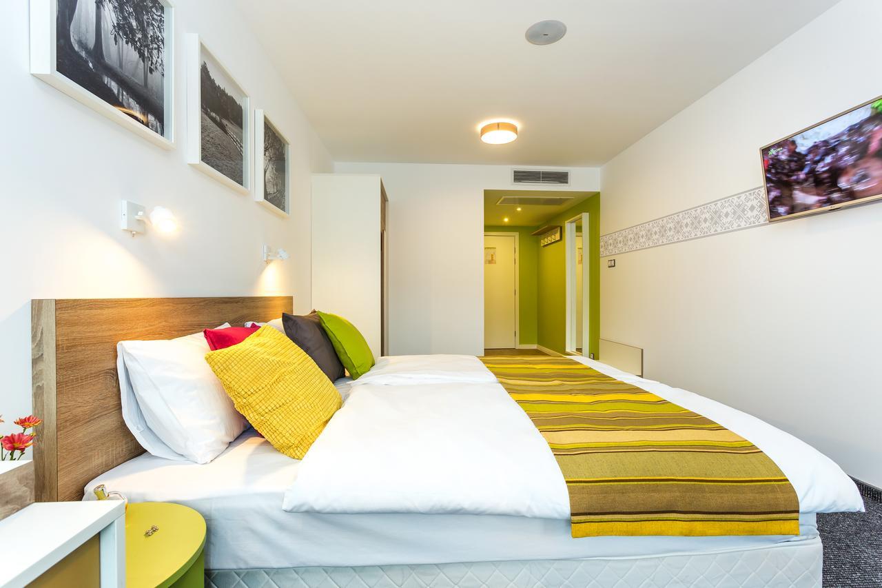 Hotel Compliment Trjavna Buitenkant foto