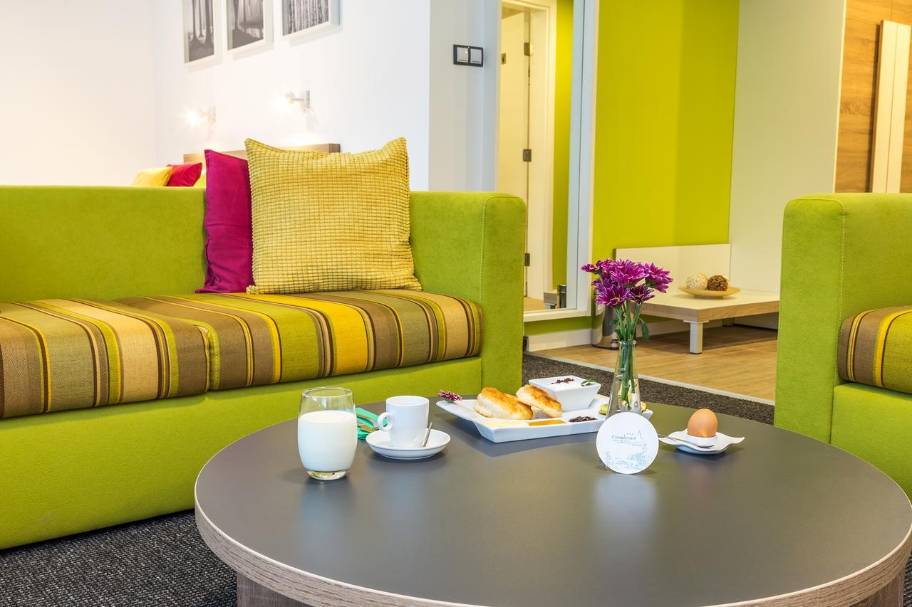 Hotel Compliment Trjavna Buitenkant foto