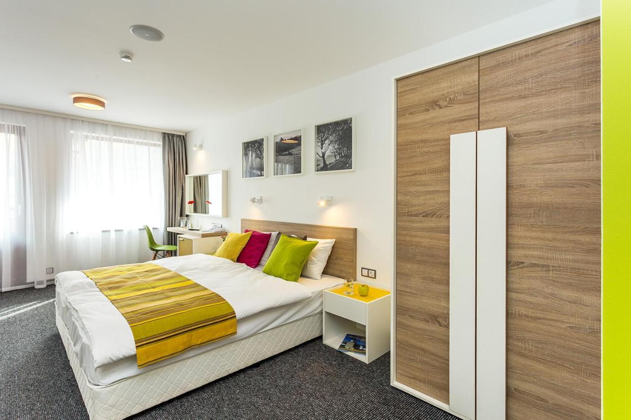 Hotel Compliment Trjavna Buitenkant foto