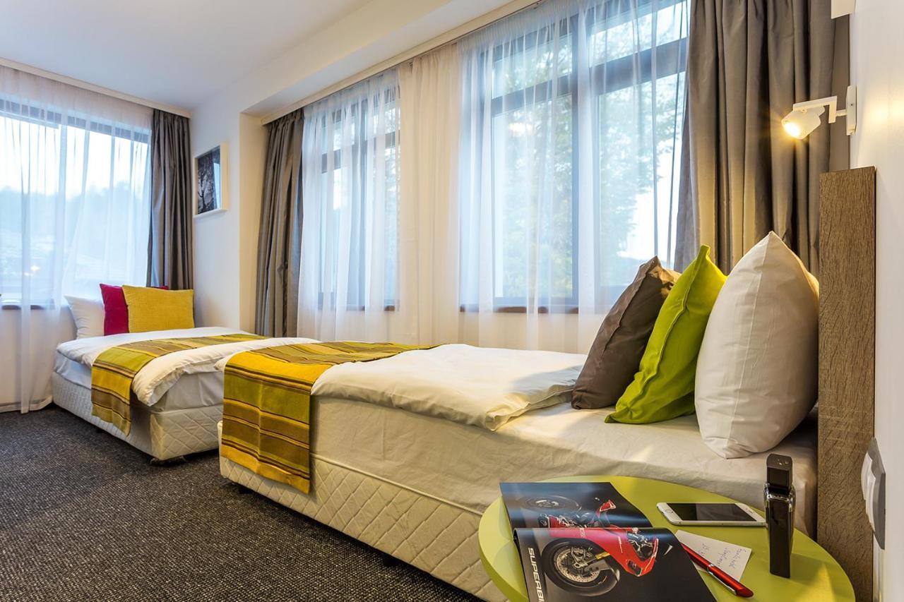 Hotel Compliment Trjavna Buitenkant foto