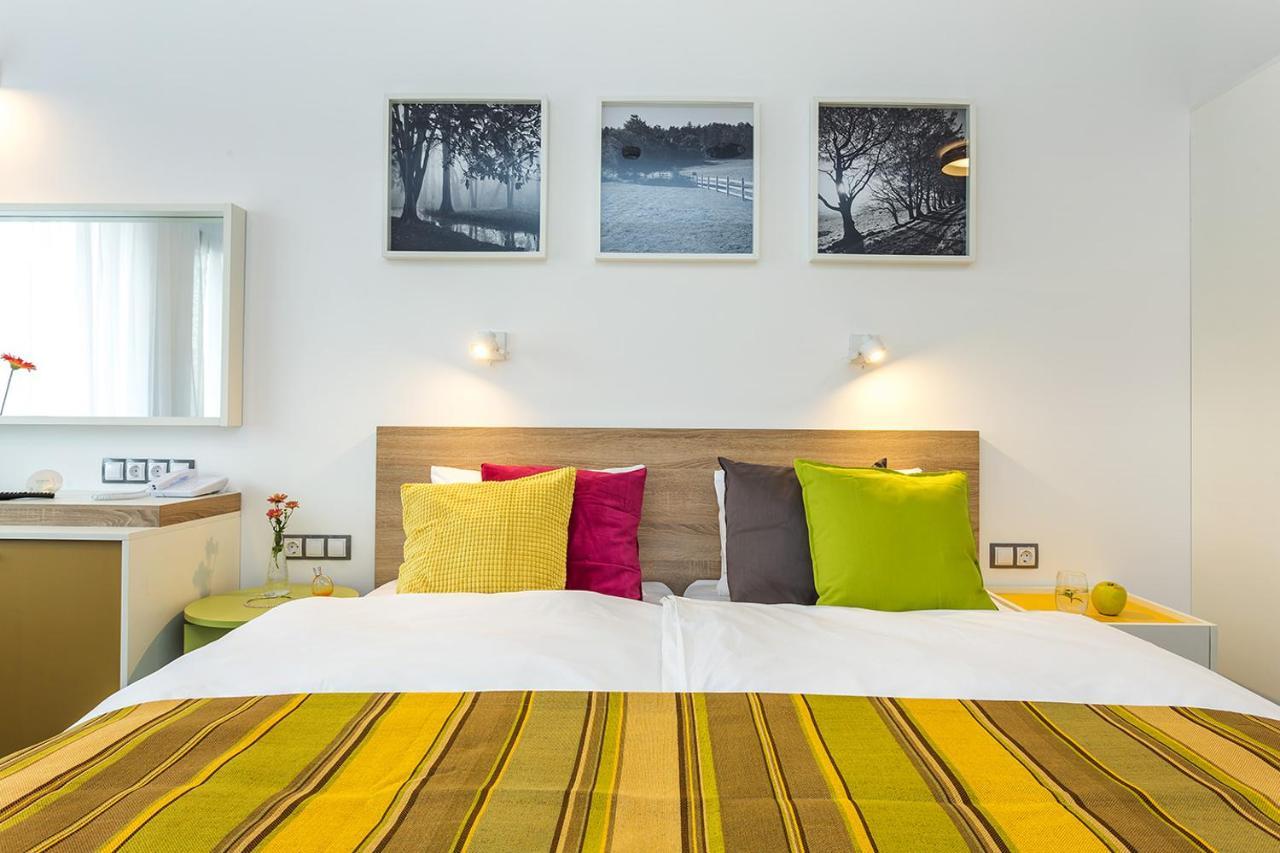 Hotel Compliment Trjavna Buitenkant foto